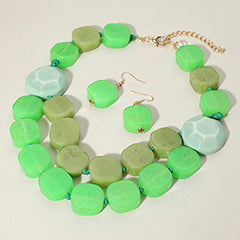 CHUNKY RESIN PEBBLE BEADED STATEMENT NECKLACE