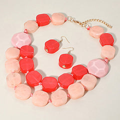 CHUNKY RESIN PEBBLE BEADED STATEMENT NECKLACE