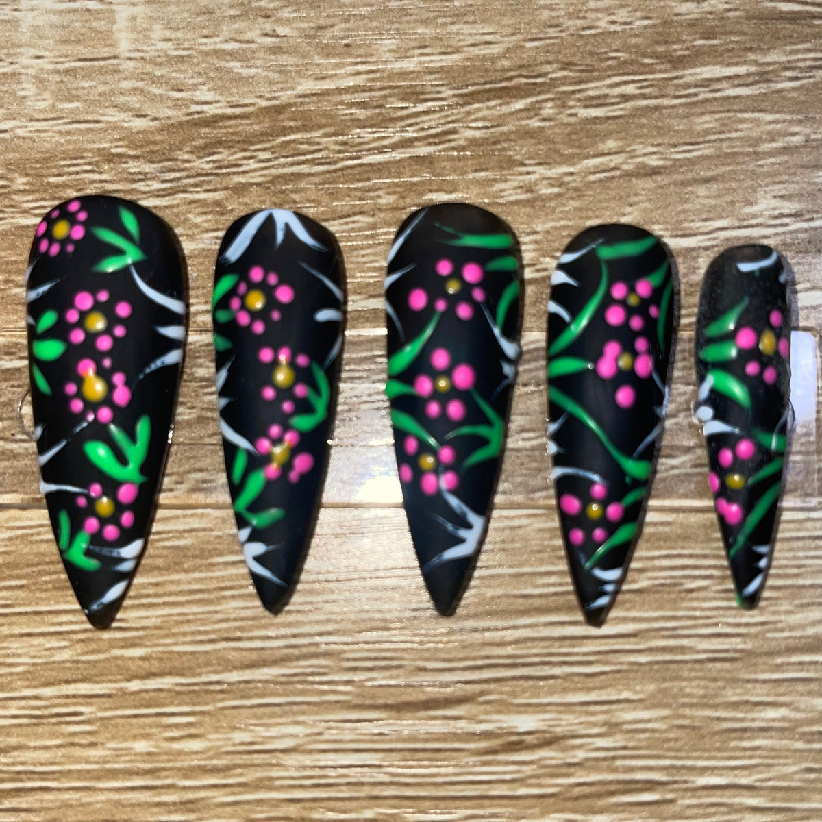 MATTE DAISY (BLACK)