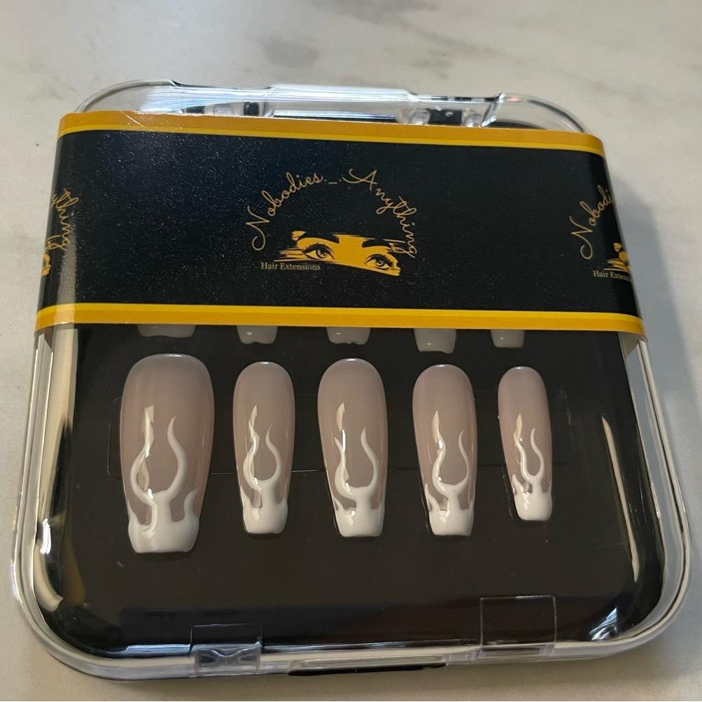 CLEARANCE PRESS ON NAILS