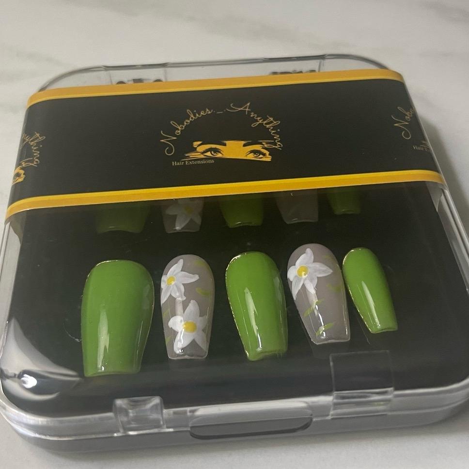 CLEARANCE PRESS ON NAILS