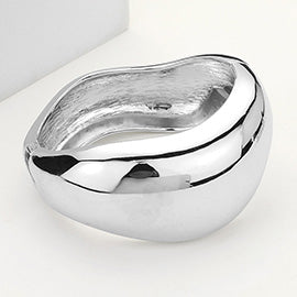 METAL WAVY HINGED BANGLE BRACELET