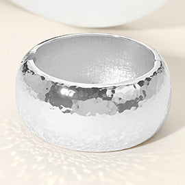 HAMMERED METAL HINGED BANGLE BRACELET